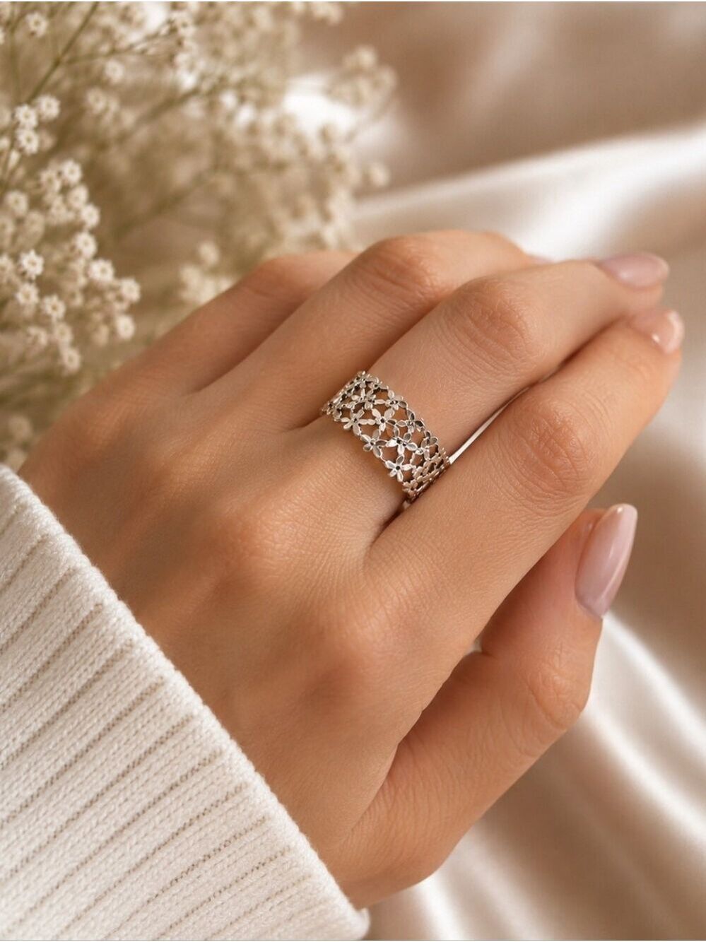 Delicate Floral Openwork Ring in Silver for Women